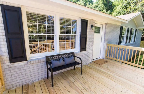 Dentsville House | USC Cottage - Sleeps 8+ Wheel Chair Accessible