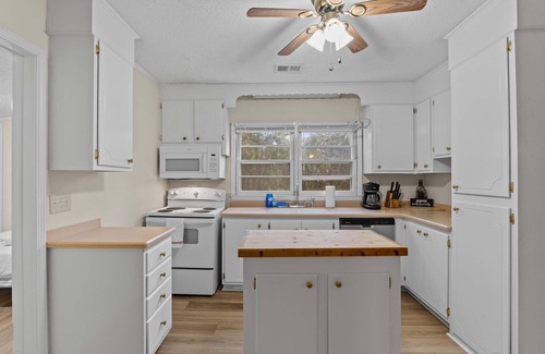 Columbia House | USC & Downtown Gem: Modern Family Home!
