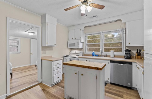 Columbia House | USC & Downtown Gem: Modern Family Home!