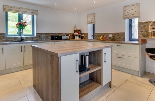 Coed-Y-Paen House | Usk Barn in the beautiful Usk