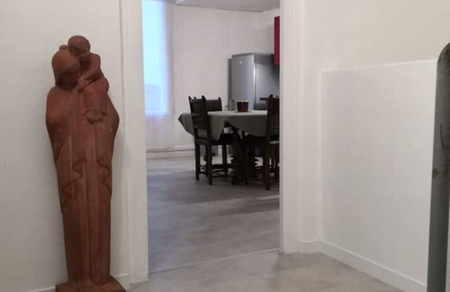 Secteur 2 Apartment | USU15 Workshop