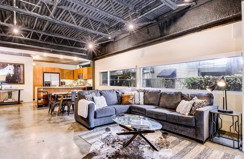Central East Austin Condo | UT Football Fave, 6th St Condo - Walk to Downtown!