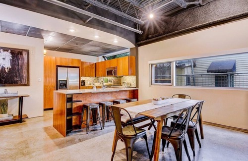 Central East Austin Condo | UT Football Fave, 6th St Condo - Walk to Downtown!