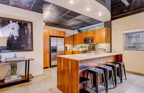 Central East Austin Condo | UT Football Fave, 6th St Condo - Walk to Downtown!