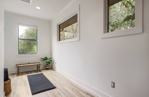 Austin House | UT Football Fave - Fire Pit, Hot Tub, Pool, + More