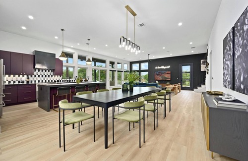 Central East Austin House | UT Football Fave - Lounge + Bar, Projector, Pool