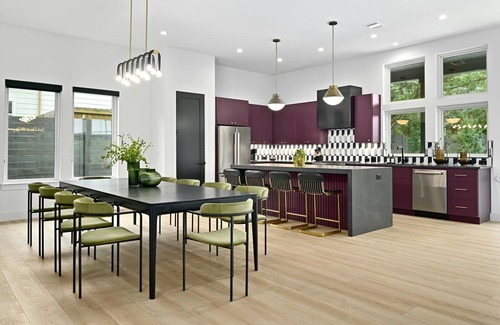 Central East Austin House | UT Football Fave - Lounge + Bar, Projector, Pool