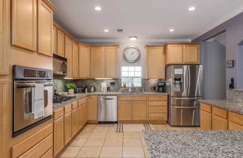 Bouldin House | UT Football Fave - Mins to Downtown + Zilker Park