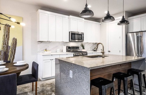 Chestnut House | UT Football Fave - Minutes to Stadium, Airport, DT