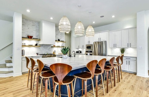 Hudson Bend House | UT Football Fave - Pool, Hot Tub, Fire Pit, More!