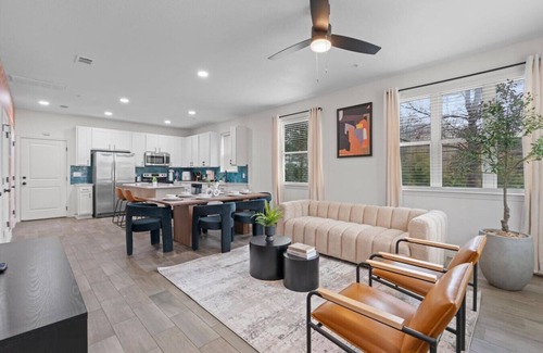 North University House | UT Home w/Game Room | Great for F1, ACL, Game Day