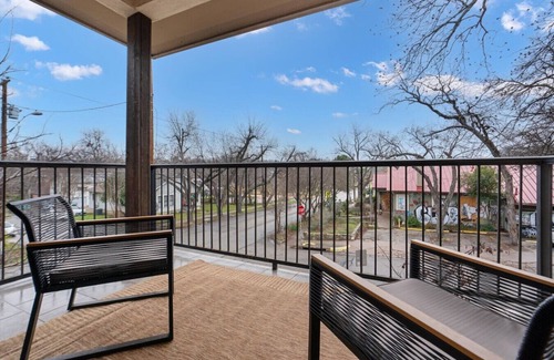 North University House | UT Home w/Game Room | Great for F1, ACL, Game Day