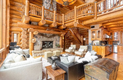 Mountain Village Cabin | Ute Lodge in the heart of Mountain Village