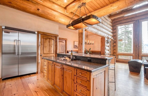 Mountain Village Cabin | Ute Lodge in the heart of Mountain Village