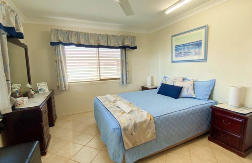 Traviston House | Utopia - Burrum Heads- Riverfront - 5BR- Aircon- Pets Welcome