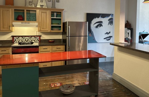 Guthrie Bed & Breakfast | Utopia Joe Loft - Great Downtown Views with Hardwood Floors & Original Art