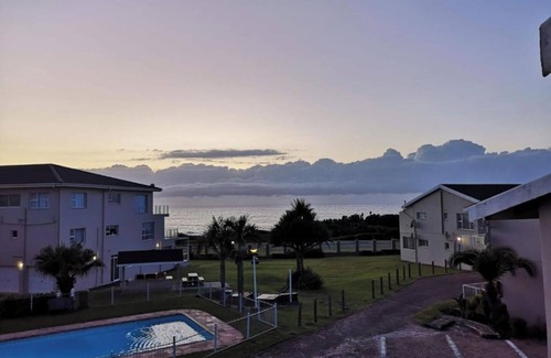 Manaba Beach Ski Chalet | Uvongo Chalet 11 Room 201