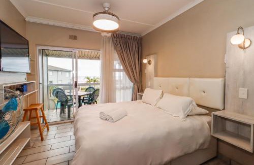 Manaba Beach Apartment | Uvongo Chalet 11