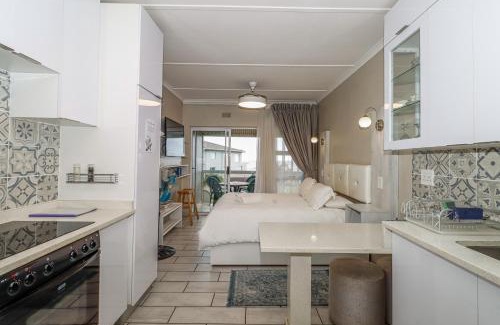 Manaba Beach Apartment | Uvongo Chalet 11
