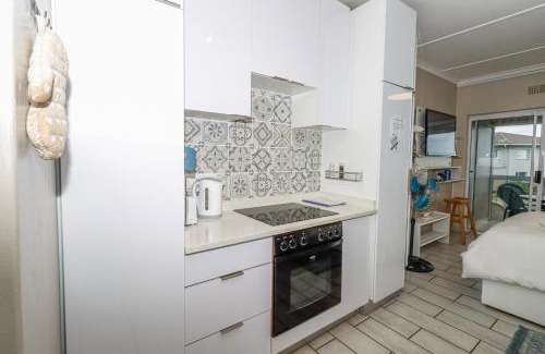 Manaba Beach Apartment | Uvongo Chalet 11