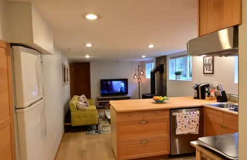 Ravenna House | UW Cozy & Quiet Home / Perfect for Family & Group