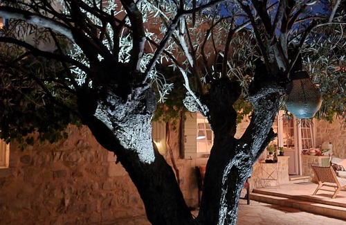 Lussan House | Uzès: house full of character with heated pool and spa for 6-8 people