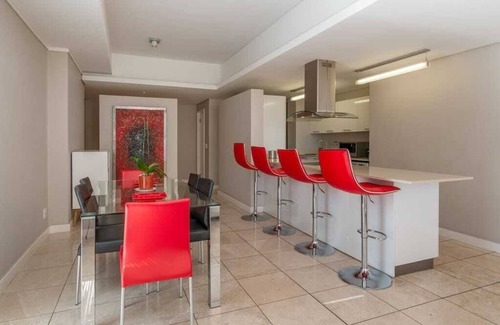 Victoria and Alfred Waterfront Apartment | V &A waterfront CanalsAirconWrap around balcony!
