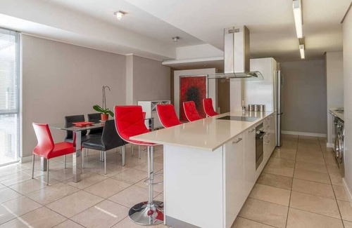 Victoria and Alfred Waterfront Apartment | V &A waterfront CanalsAirconWrap around balcony!