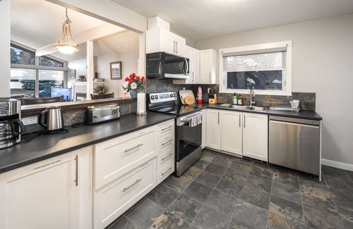 Kingsland House | V@Home Entire house 5Bed2BATH Shopping/Downtown