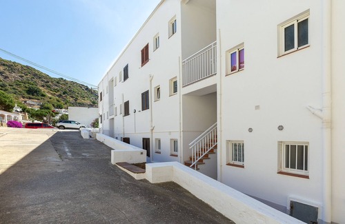 Almadraba-Canyelles Apartment | V014 - Santa Barbara, Apartamento reformado con vistas al mar.