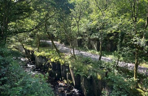 Bethesda Apartment | V19 - Ffrancon 2 bed riverside caravan
