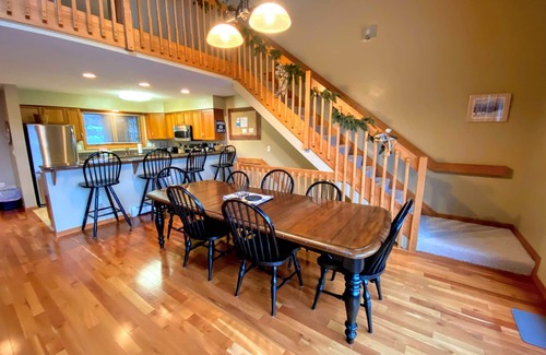 Bethlehem House | V3 Gorgeous Ski-In slopeside Townhouse with Amazing Mountain Views in Bretton Woods. Dog Friendly!