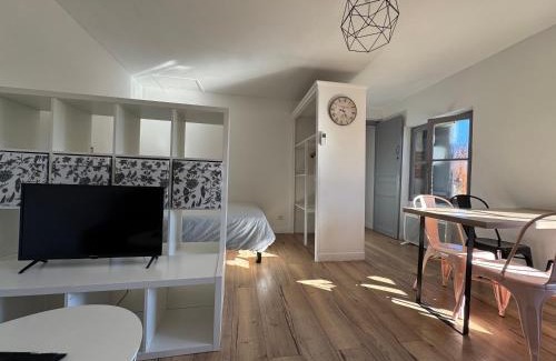 Valence Apartment | V3 Studio tout confort plein centre 5 min Golfech