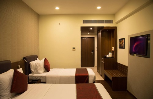 Iyyappanthangal Hotel | V7 Hotel