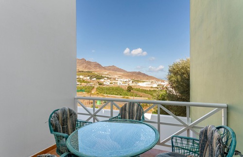 El Pinillo House | Vacation Home 'Las Arenitas Enjoy Peace and Stars' with Mountain View, Private Terrace and Wi-Fi
