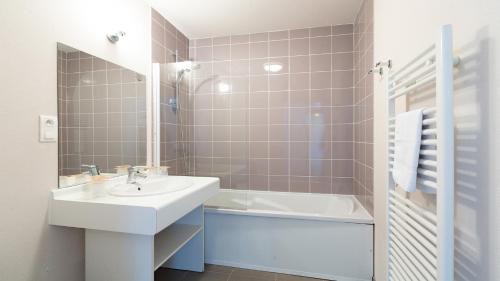 Roz-sur-Couesnon Hotel | Vacancéole - Le Domaine du Mont - Mont St Michel