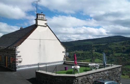 Laveissiere Apartment | Vacances au pied des Monts du Cantal