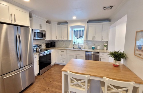 Pompano Beach House | Vacances au Soleil à 5 km de la Plage Avec Piscine et spa Privés