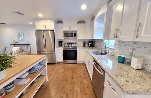 Pompano Beach House | Vacances au Soleil à 5 km de la Plage Avec Piscine et spa Privés