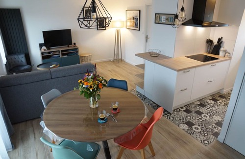 Quiberon Apartment | "Vacances Gourmandes " center & beach parking wifi bicycle garage