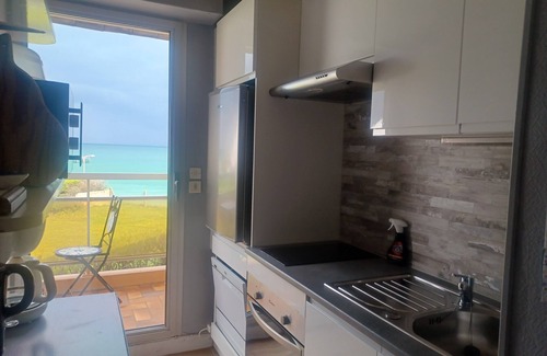 Luc-sur-Mer Apartment | VACANCY WATERFRONT IN NORMANDY SEA VIEW