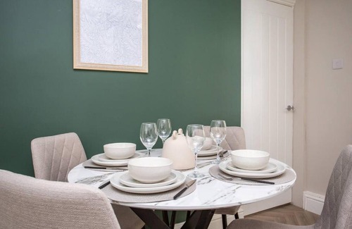 Haltwhistle House | Vacant Nests Castle Hill Wi-fi Village