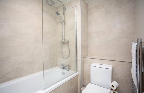Haltwhistle House | Vacant Nests Castle Hill Wi-fi Village