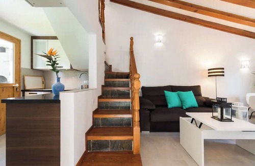 Playa del Ingles House | Vacation Home 'Bungalow Ubicación Ideal' with Shared Pool, Shared Terrace and Wi-Fi