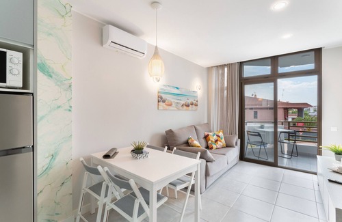 Playa del Ingles Apartment | Vacation Apartment 'Kellys' Bayuca' with Shared Pool, Wi-Fi and Air Conditioning