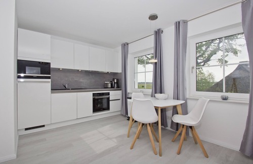 Gross Zicker Apartment | Vacation apartment with sea view and garden use - Haus Inselwind FeWo MEERduft