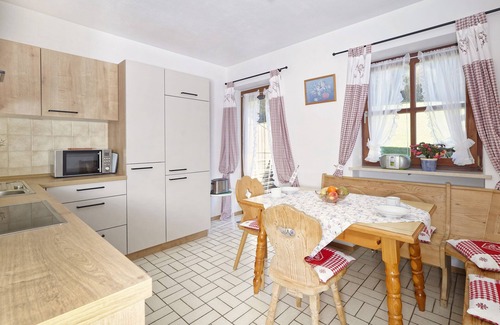 Aschau im Chiemgau Apartment | Vacation apartment IV in the adjoining house, 65 sqm with separate bedroom, south-facing balcony