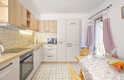 Aschau im Chiemgau Apartment | Vacation apartment IV in the adjoining house, 65 sqm with separate bedroom, south-facing balcony