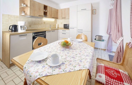 Aschau im Chiemgau Apartment | Vacation apartment IV in the adjoining house, 65 sqm with separate bedroom, south-facing balcony