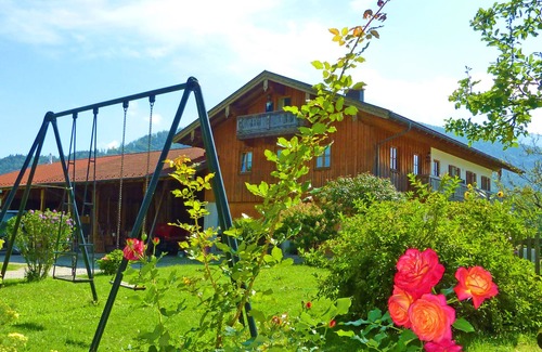 Aschau im Chiemgau Apartment | Vacation apartment II combined living room/bedroom and south-facing balcony, 33 sqm
